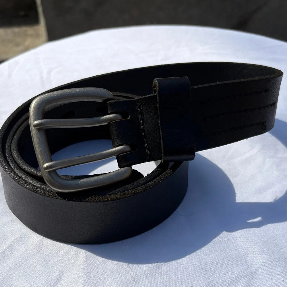 Unbranded Black Leather Double Prong Belt Size 40